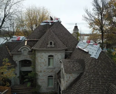 OPTION TOITURE - NOS RÉALISATIONS - TOITURE RÉSIDENTIELLE - BARDEAUX D'ASPHALTE